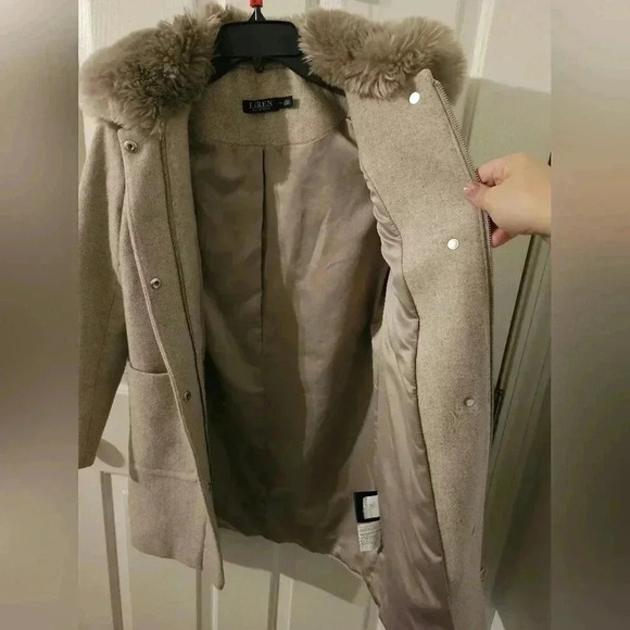 Lauren Ralph Lauren women’s wool coat faux Fur Collar Size 2P Zip And Snap Front - Picture 4 of 8